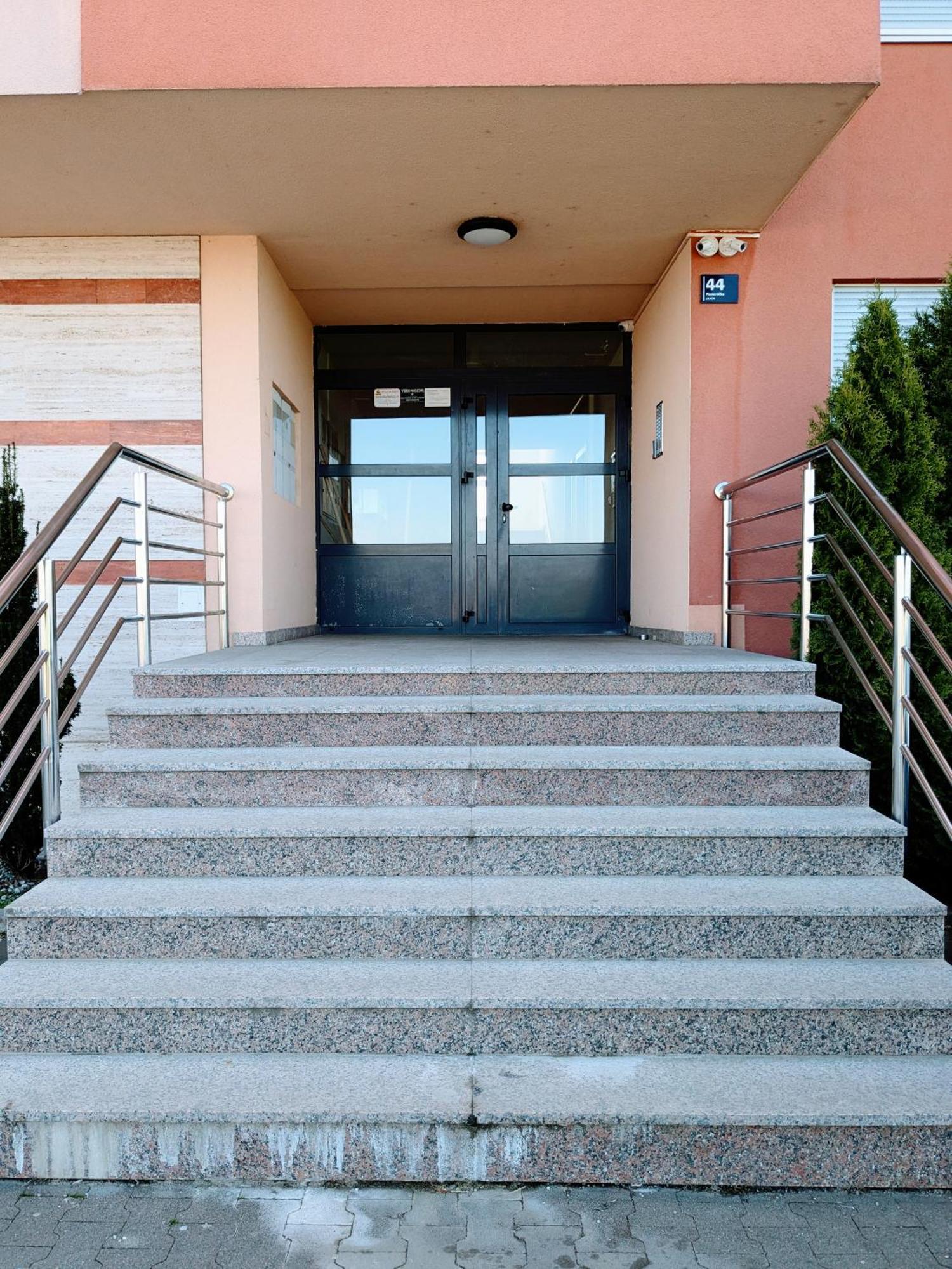 Doma-Lu Apartment-Near Airport And Highway- Free Parking Velika Mlaka Εξωτερικό φωτογραφία